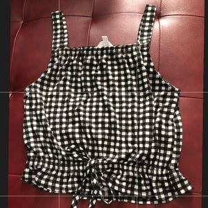 T-shirt shirt.                Black &white